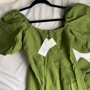 GREEN PUFFED SHOULDER DRESS ( BRAND NEW )